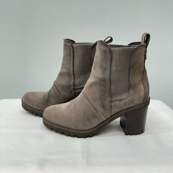 Ugg Hazel tan suede leather Chelsea booties women's 6. - Picture 1 of 7